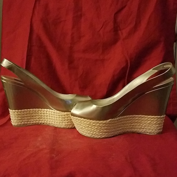 Shoes - Picture 5 of 7